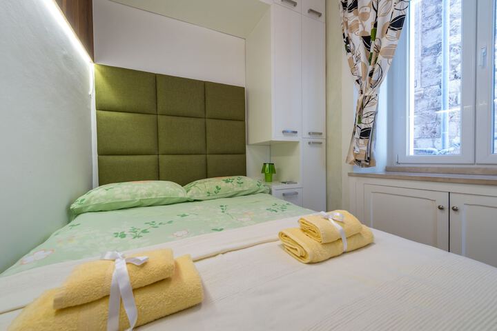 Room 48 of 82