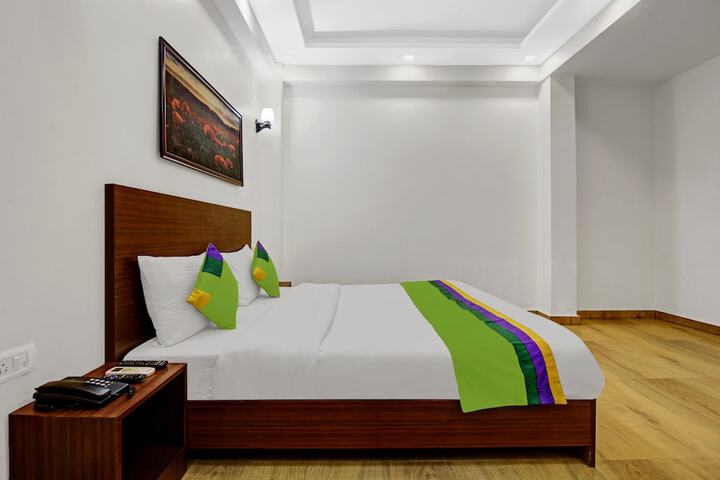 Room 14 of 33