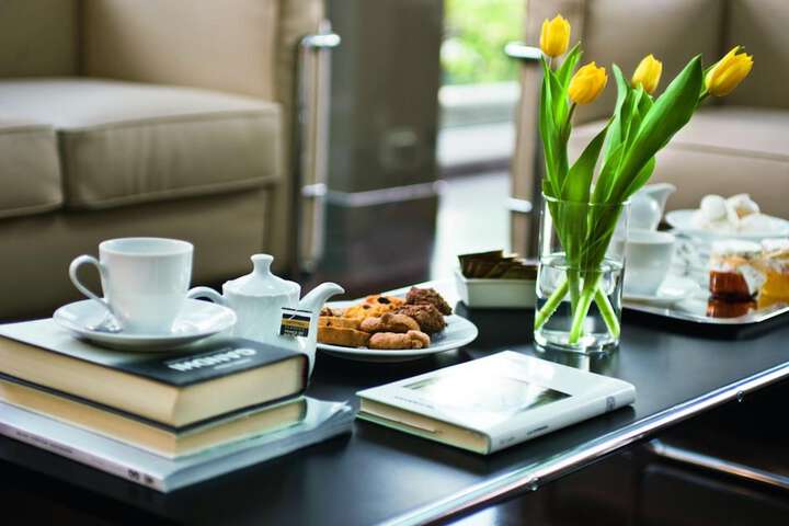 Lounge 63 of 70