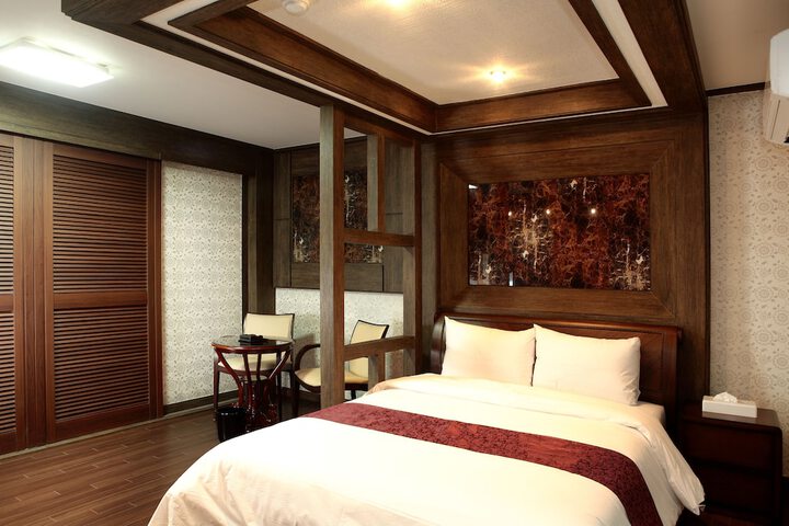 Room 7 of 56