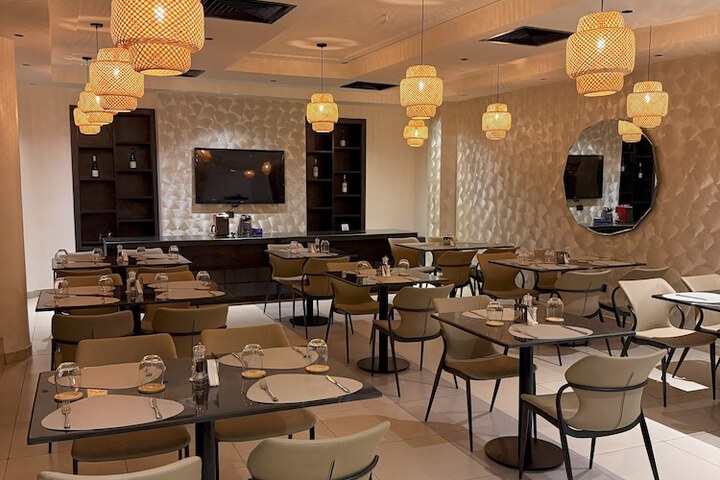 Dining 21 of 28