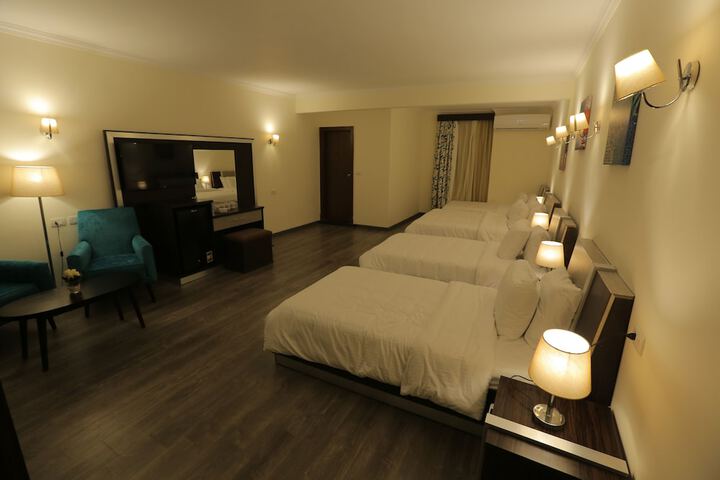 Room 8 of 139