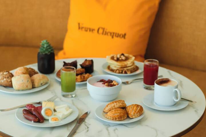 Breakfast/Coffee Service 122 of 140