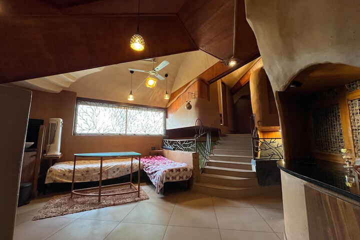 Room 3 of 10
