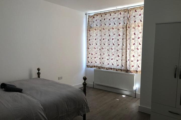 Room 10 of 14
