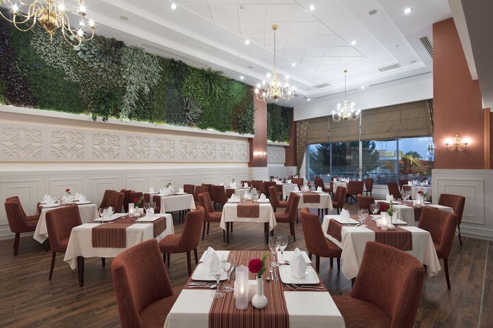 Dining 76 of 121