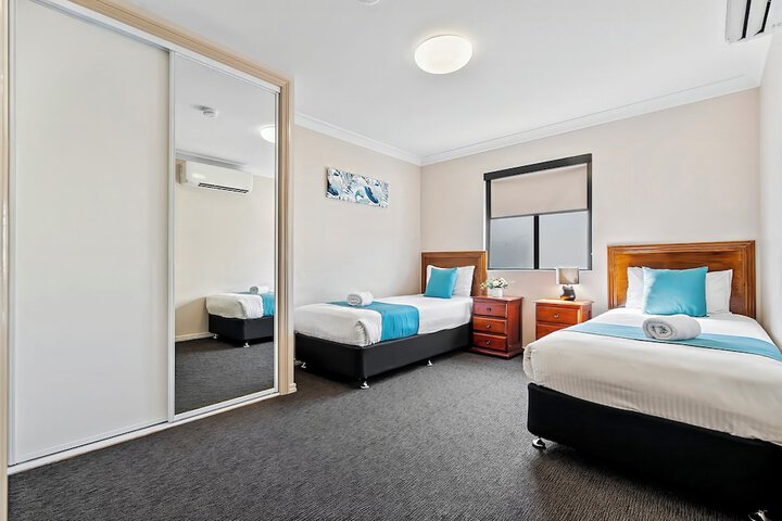 Room 7 of 90