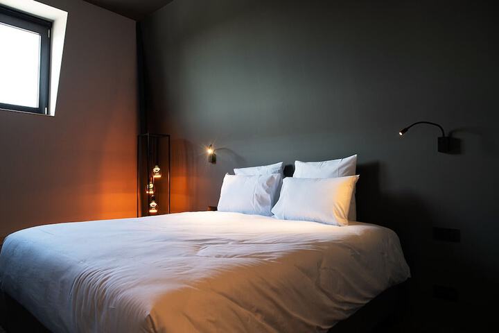 Room 12 of 25