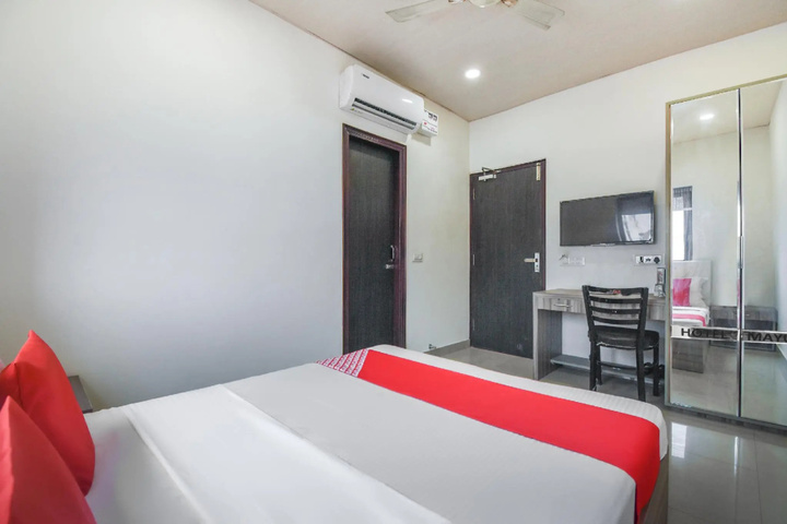 Room 4 of 5