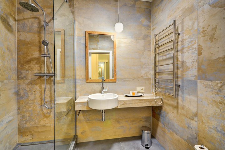 Room 14 of 25