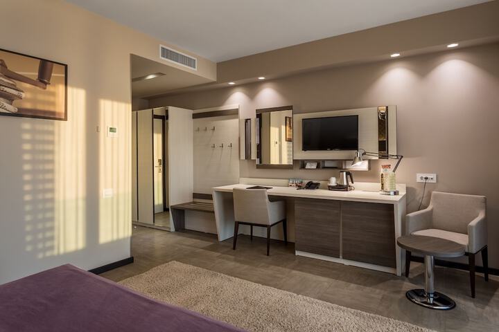 Room 15 of 53