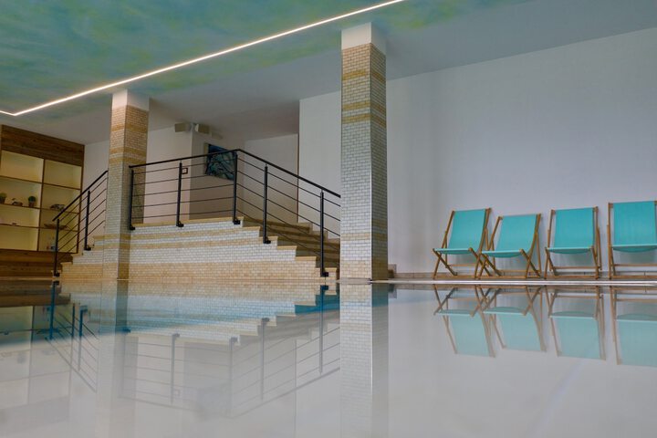 Hotel Pool