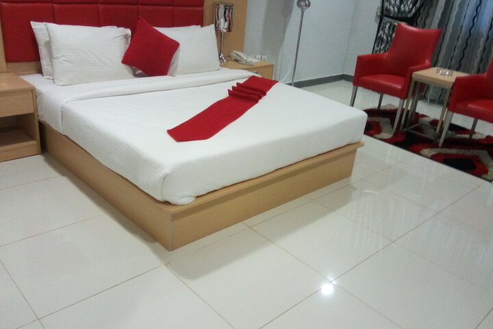 Room 7 of 16