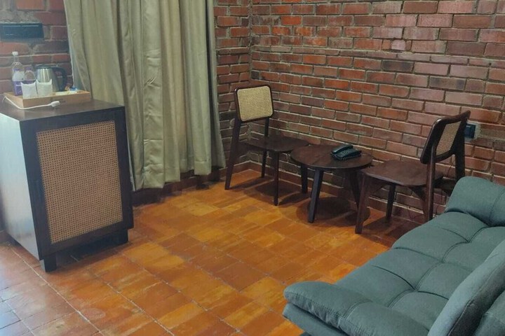 Room 33 of 72