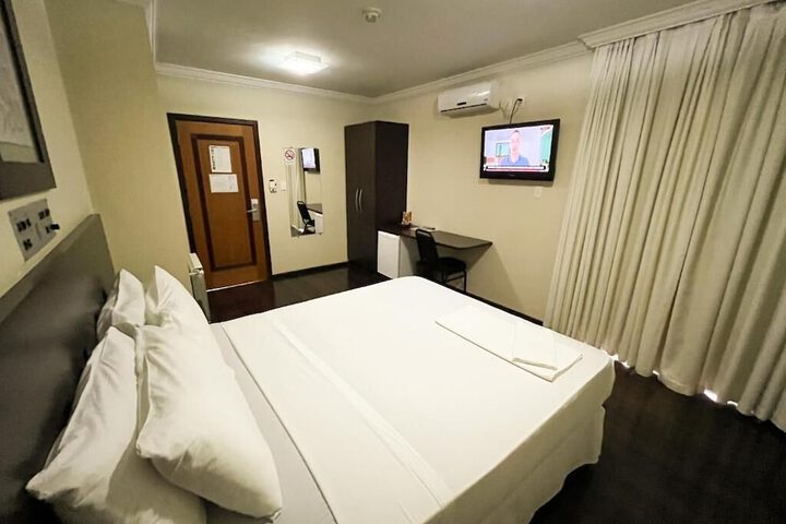 Room 7 of 68