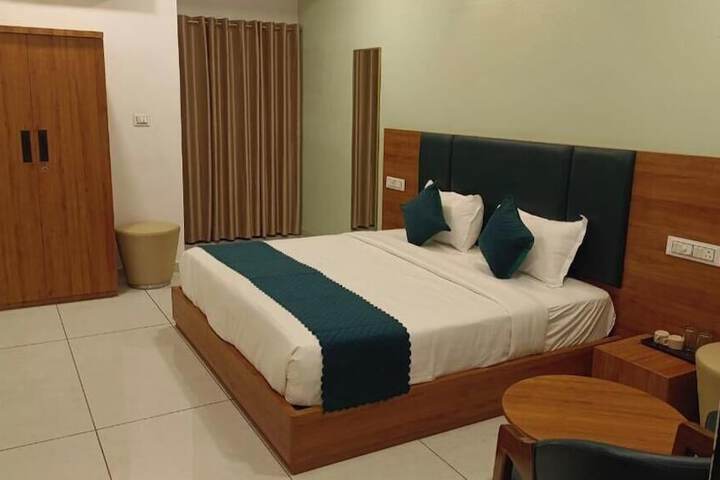 Room 8 of 13