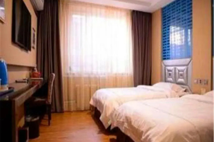 Room 6 of 13