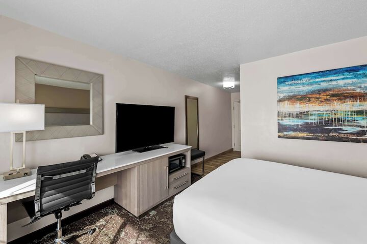 2 Queen Beds Pillow Top Mattress Refrigerator High Speed Internet Accessible Full Breakfast (4 of 12)