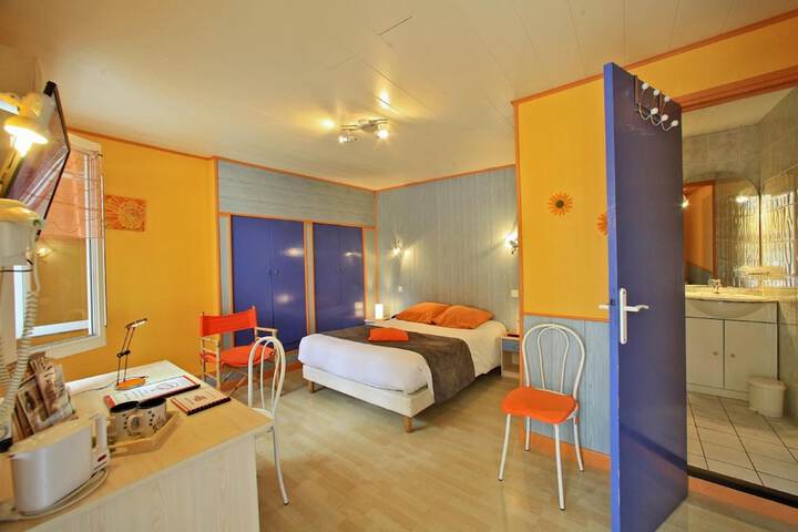 Room 8 of 25