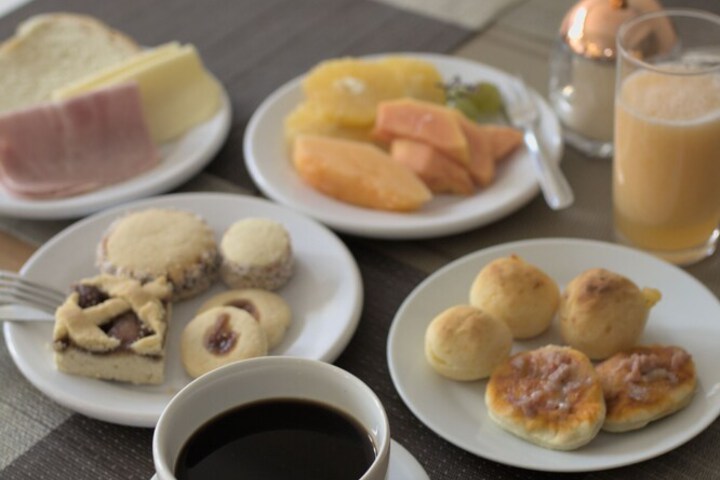 Breakfast/Coffee Service 23 of 26