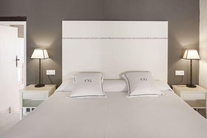 Room 6 of 80