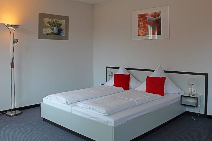 Room 16 of 37