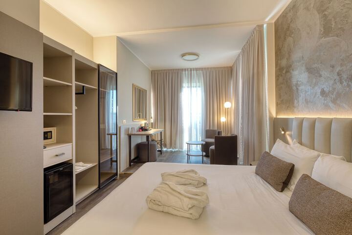 Room 34 of 71
