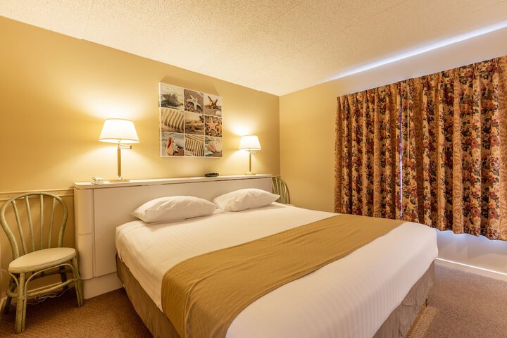 Room 4 of 13