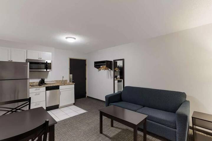 Room 9 of 25