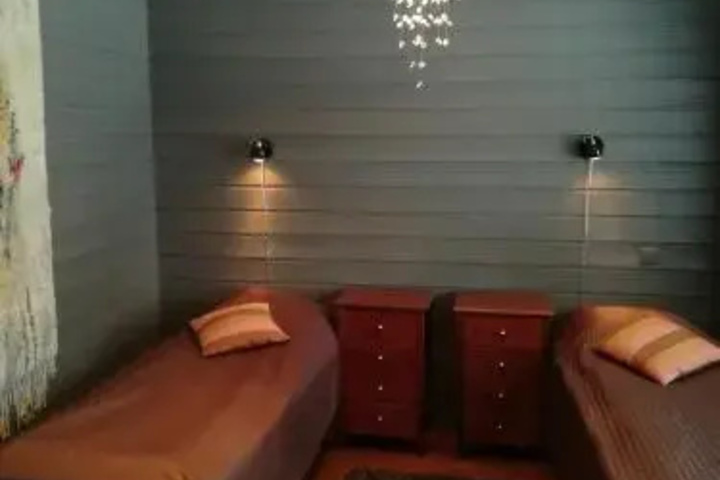 Room 10 of 11