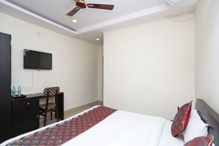 Room 14 of 21
