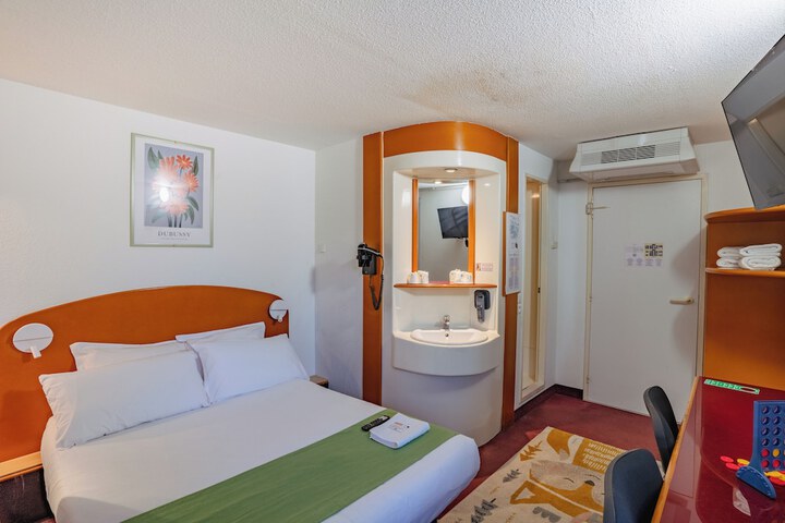 Room 9 of 24