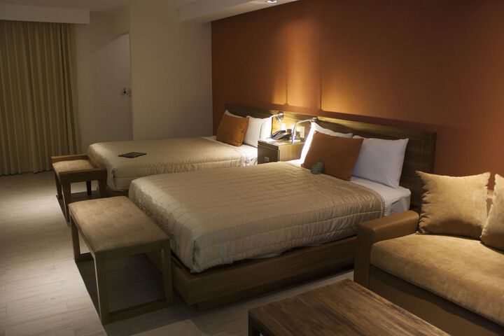 Room 3 of 37