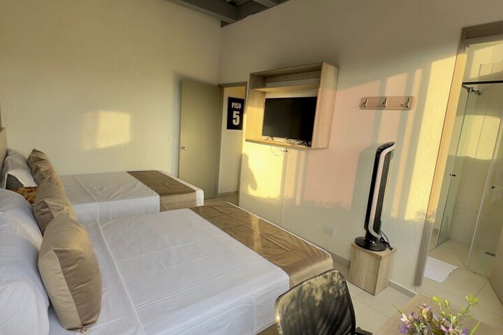 Room 17 of 38