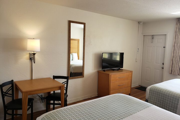 Room 3 of 33