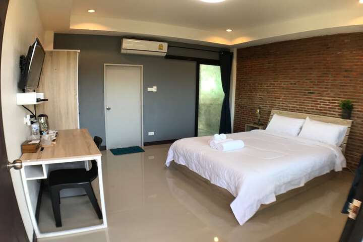 Room 5 of 66