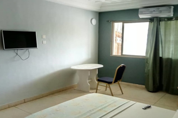 Room 9 of 25