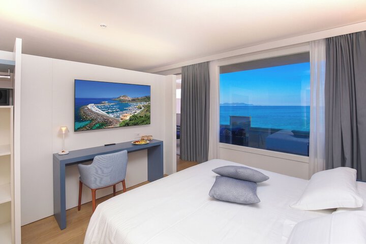 Room 90 of 221