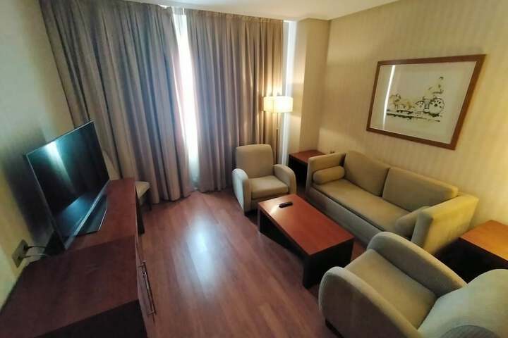 Room 17 of 38