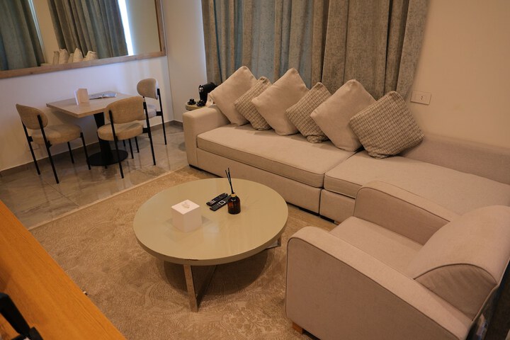 Room 11 of 87