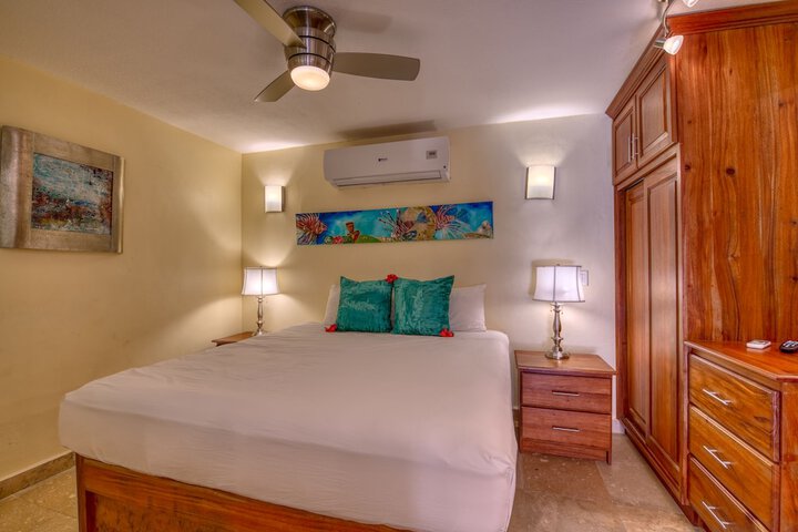 Room 5 of 207