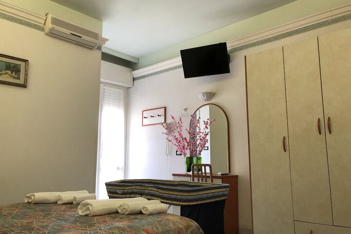 Room 29 of 38