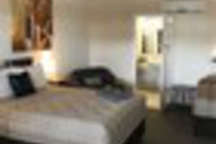 Room 8 of 18