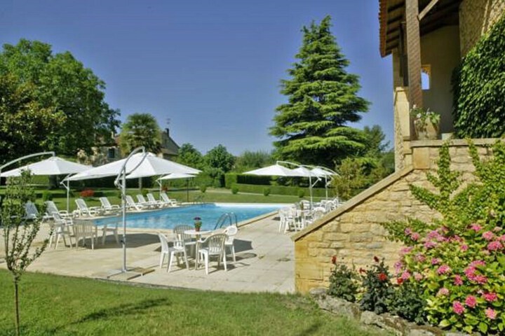 Pool 15 of 30