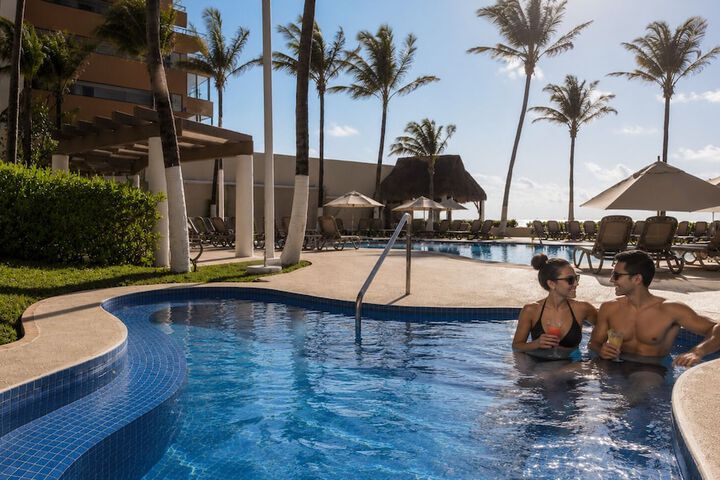Hotel with Pool