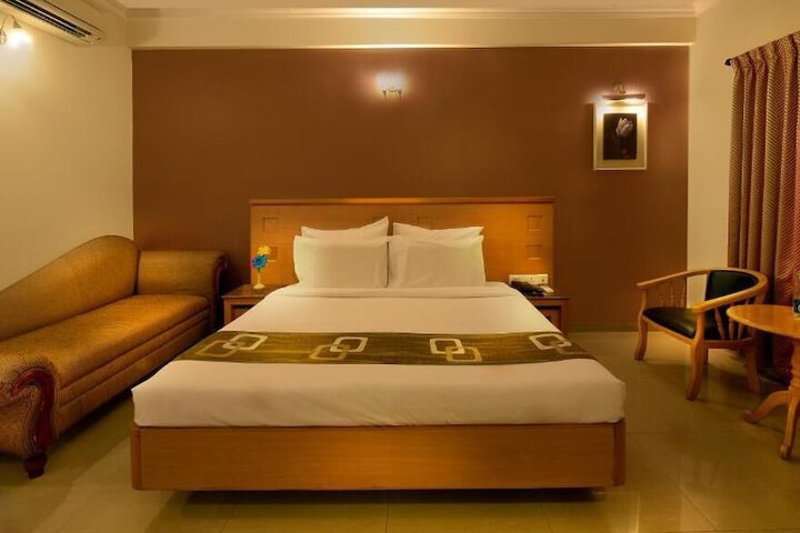 Room 4 of 33