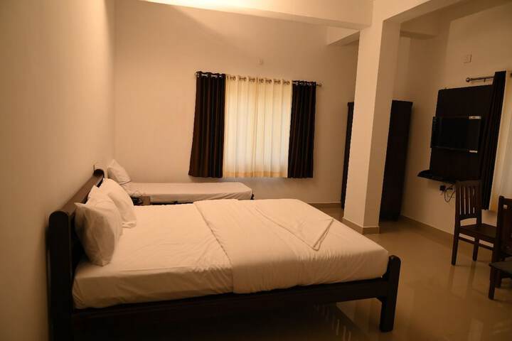 Room 4 of 7