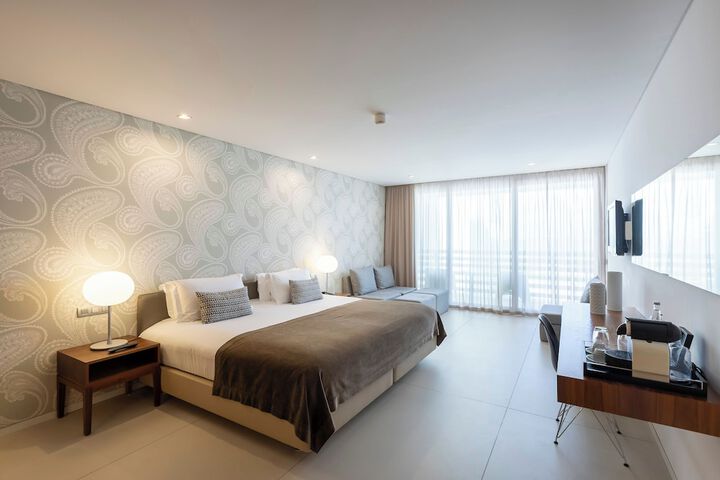 Room 4 of 112