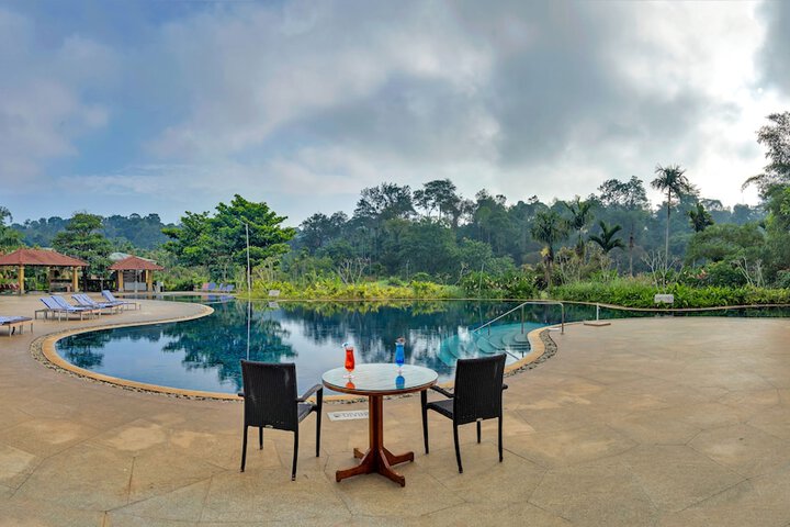 Hotel Pool