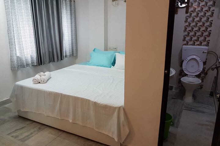 Room 7 of 11